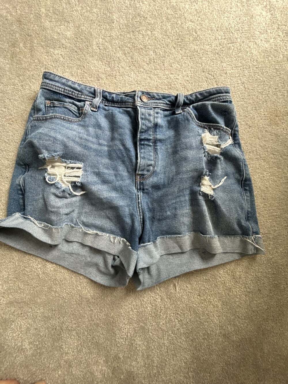 Hollister Curvy Ultra High-Rise Mom Short 15 W32 Blue Distressed Denim